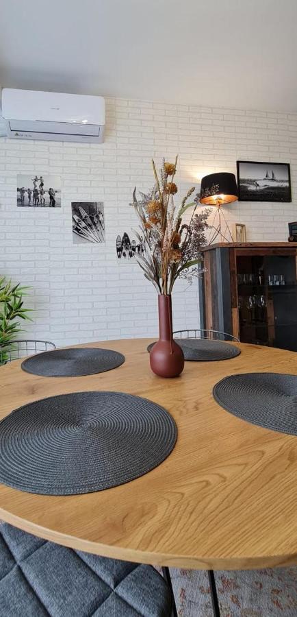 Vintage Breeze Apartment - Spa Pools Resort Mamaia Εξωτερικό φωτογραφία